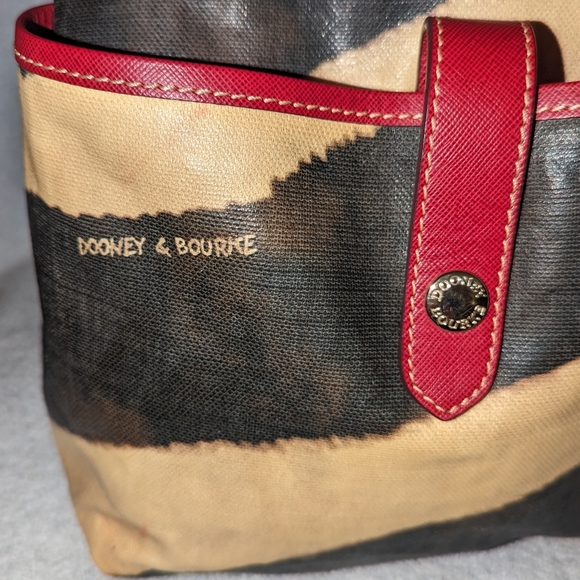 Vintage Dooney and Bourke canvas coated animal print large handbag. - Picture 8 of 15